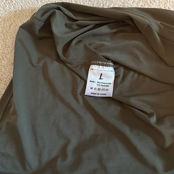 Large Dragon Fit waist length athletic shirt new without tags olive activewear - Picture 7 of 7